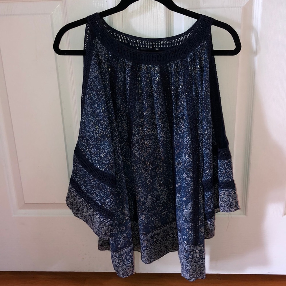 EUC. Elie Tahari navy print top.